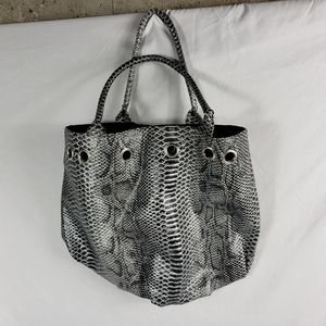 Signature Club A shoulder bag tote